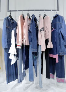 低檔服裝批發(fā)市場的生存法則 如何在價格戰(zhàn)中突圍